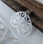 Bild von Ornament-Ohrstecker - Tropfenform aus Resin - bright white