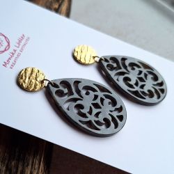 Bild von Ornament-Ohrstecker - Tropfenform aus Resin - black - Stecker goldfarbig