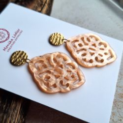 Picture of Ornament-Ohrstecker - Rhombusform - peach beige - Stecker rund goldfarbig